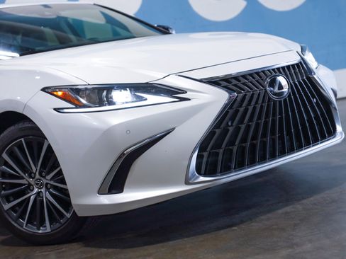 Used 2024 Lexus ES 300h w/ Premium Package image 30