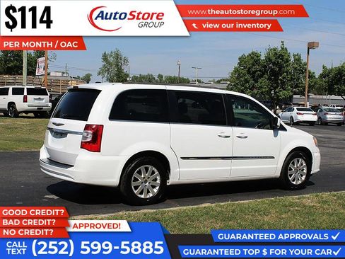 Used 2014 Chrysler Town & Country Touring image 6