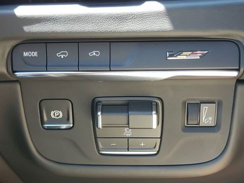 Used 2026 Cadillac Escalade ESV V AWD/4WD image 31