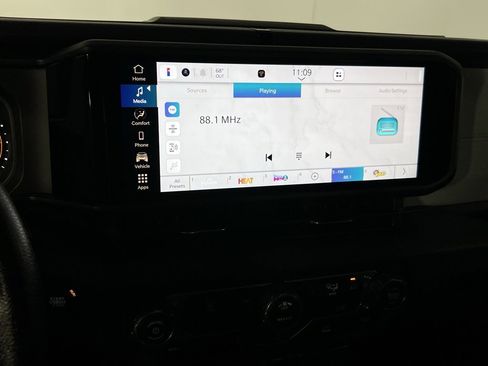 Used 2025 Jeep Gladiator Sport image 17