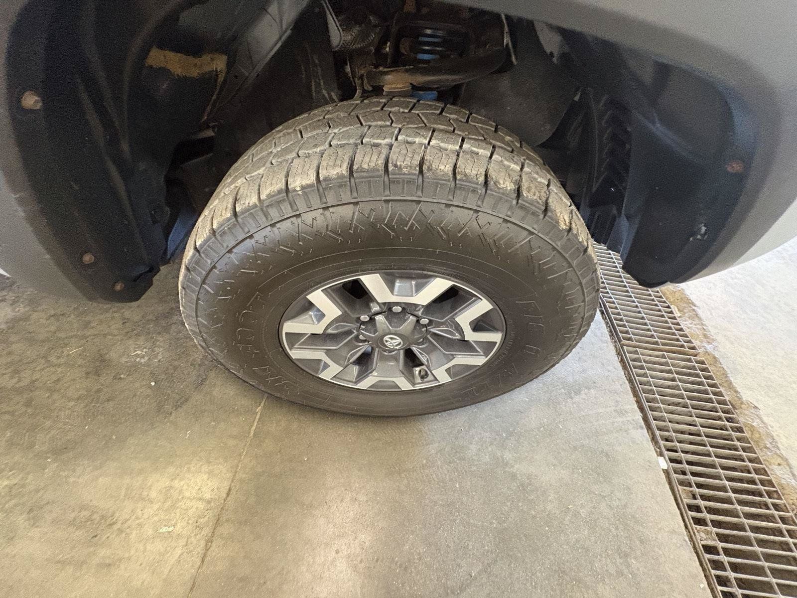 Used 2019 Toyota Tacoma TRD Off-Road AWD/4WD image 12