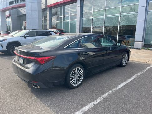 Certified 2019 Toyota Avalon Limited w/ Advanced Safety Package FWD image 4