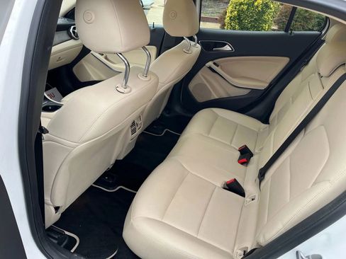 Used 2018 Mercedes-Benz GLA 250 GLA 250 Sport Utility 4D image 12