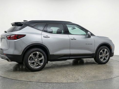 Used 2025 Chevrolet Blazer LT FWD image 7