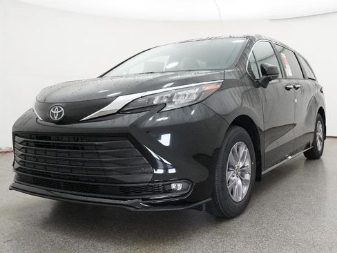 New 2026 Toyota Sienna XLE image 47