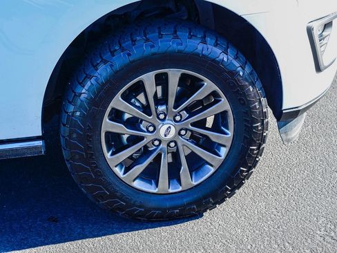 Used 2019 Ford Expedition Limited image 9