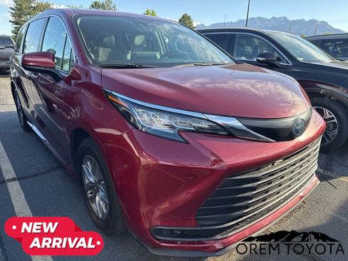 Used 2022 Toyota Sienna LE FWD image 6