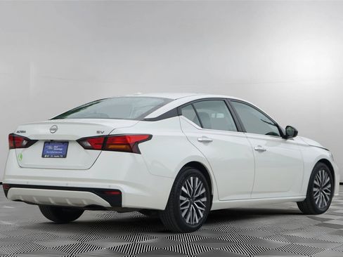 Used 2024 Nissan Altima 2.5 SV FWD image 5