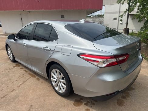 Used 2020 Toyota Camry LE image 7