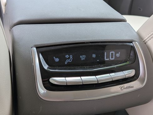 Used 2024 Cadillac XT6 Premium Luxury FWD image 15