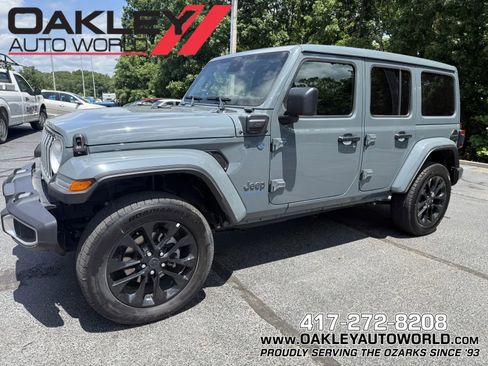 Used 2025 Jeep Wrangler Unlimited Sahara w/ Safety Group AWD/4WD image 1