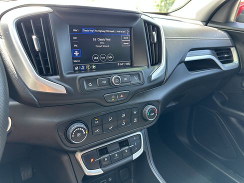 Used 2024 GMC Terrain SLE image 22