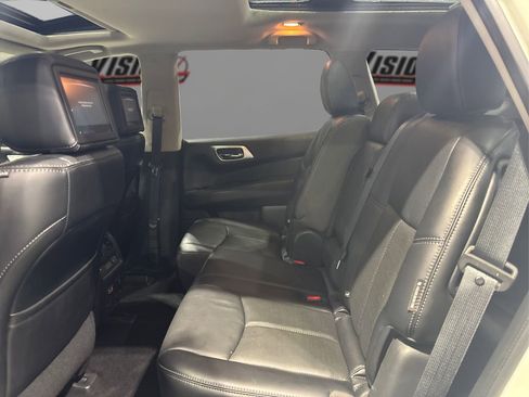Used 2019 Nissan Pathfinder Platinum image 10