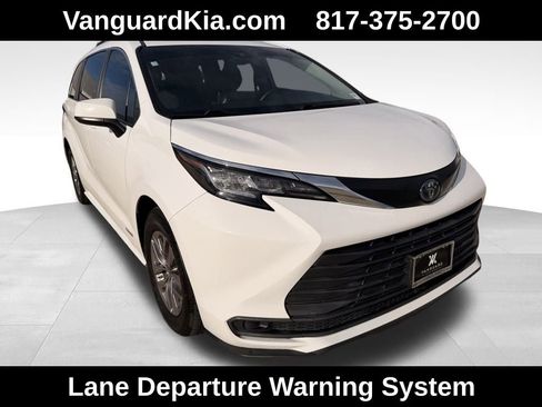 Used 2021 Toyota Sienna LE image 5