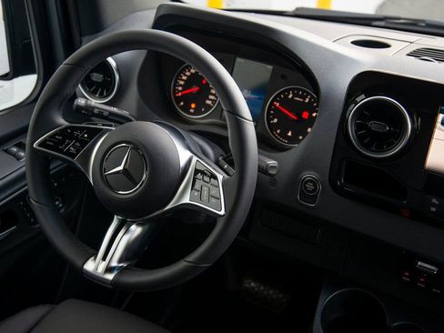 New 2025 Mercedes-Benz Sprinter 2500 image 18