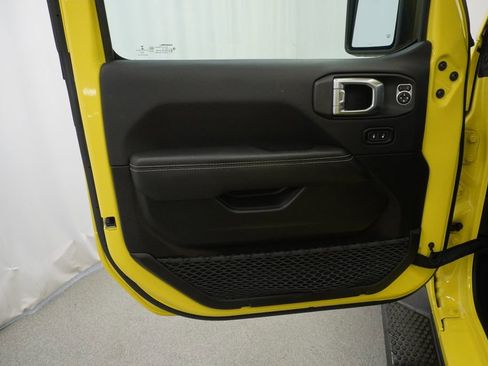 Used 2023 Jeep Wrangler Unlimited Sahara w/ Cold Weather Group image 38