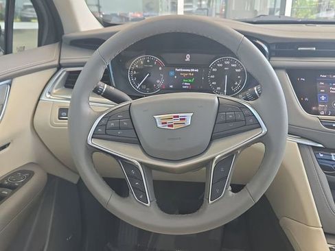 Used 2022 Cadillac XT5 Premium Luxury FWD image 12