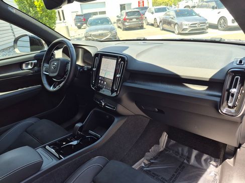 Used 2023 Volvo XC40 Recharge Ultimate w/ Protection Package Premier AWD/4WD image 29