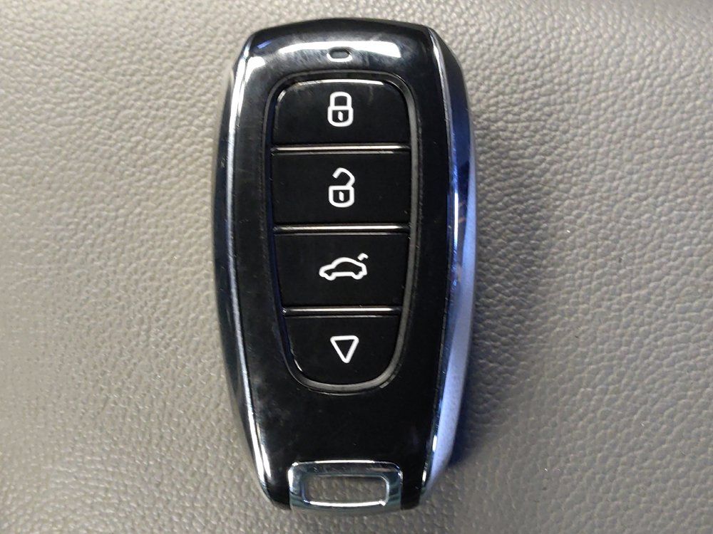 Used 2025 Hyundai Elantra Sport FWD image 32