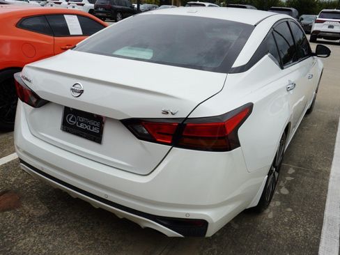 Used 2019 Nissan Altima 2.5 SV FWD image 5