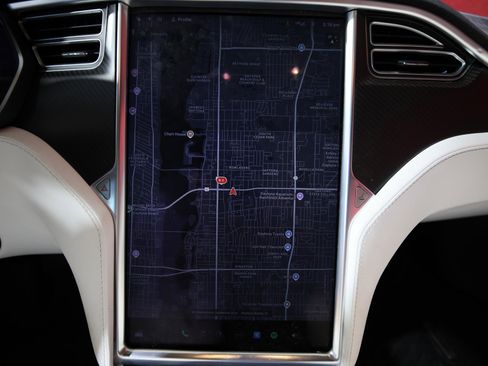 Used 2017 Tesla Model S 75 image 16