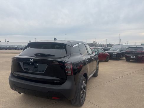 Certified 2025 Nissan Kicks SV image 17