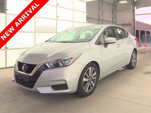 Used 2021 Nissan Versa SV image 1