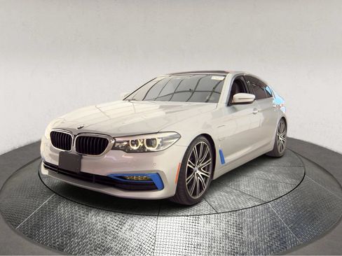 Used 2018 BMW 530e xDrive w/ Premium Package 2 AWD/4WD image 3