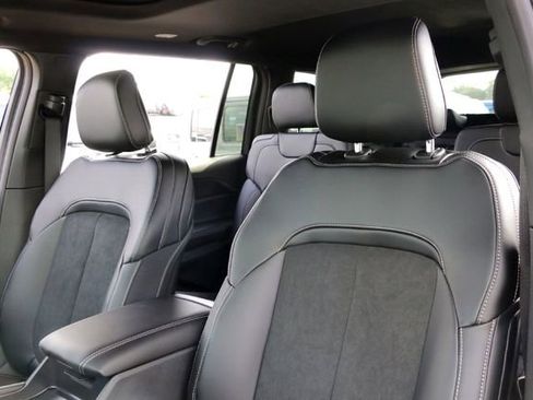 New 2025 Jeep Grand Cherokee L Altitude RWD image 10