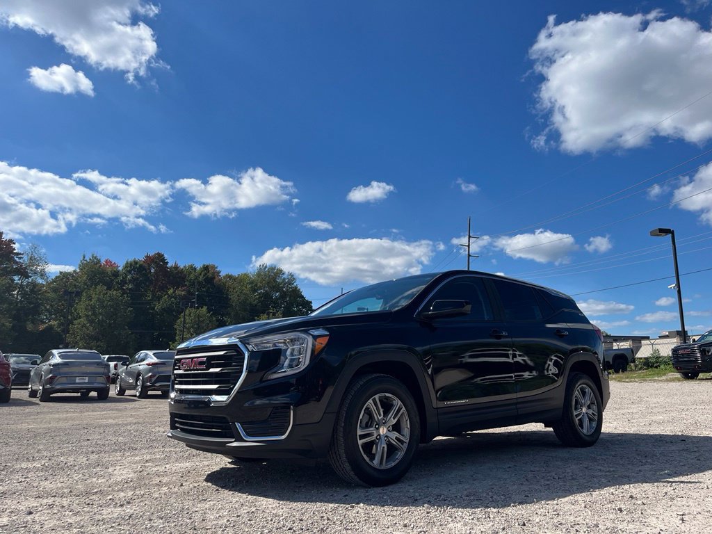 Used 2023 GMC Terrain SLE AWD/4WD image 2