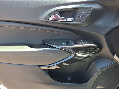Certified 2024 Chevrolet Trax RS w/ Sunroof Package FWD image 15