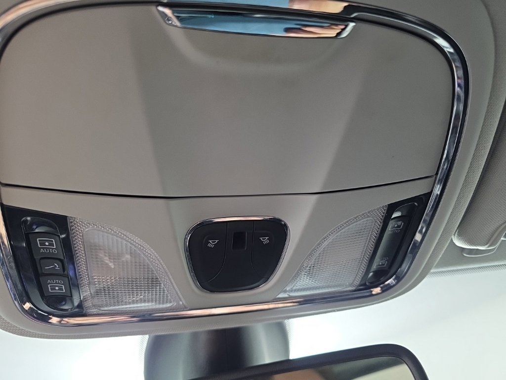 Used 2019 Jeep Cherokee Limited AWD/4WD image 24