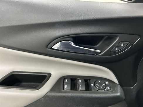 Used 2022 Chevrolet Equinox LS image 11