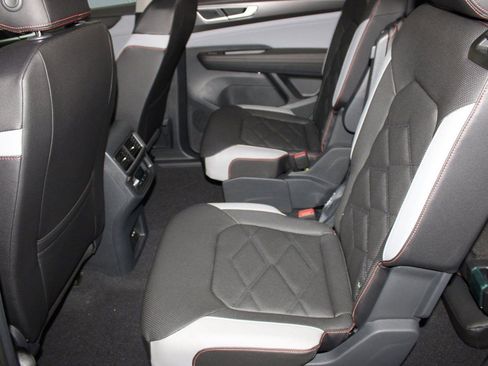 New 2026 Volkswagen Atlas Peak Edition image 25