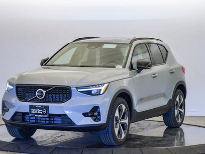 New 2026 Volvo XC40 B4 Plus w/ Climate Package