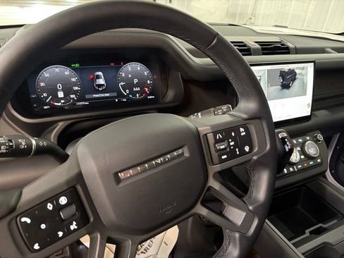 Used 2025 Land Rover Defender 110 X-Dynamic SE AWD/4WD image 33