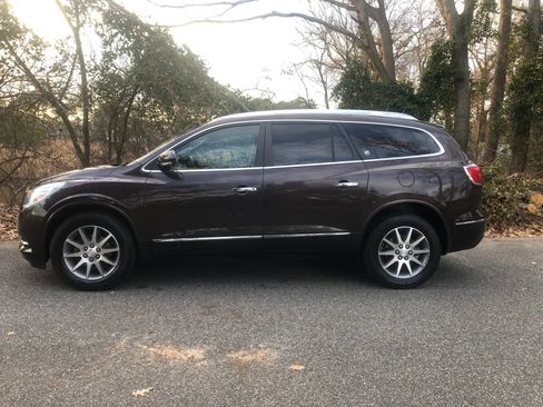 Used 2017 Buick Enclave Leather image 2