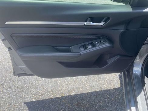 Used 2019 Nissan Altima 2.5 SV FWD image 13