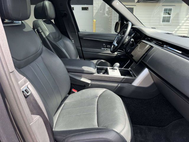 Used 2024 Land Rover Range Rover SE AWD/4WD image 13