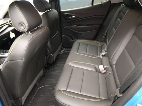 New 2025 Chevrolet Trax ACTIV w/ Sunroof Package FWD image 9