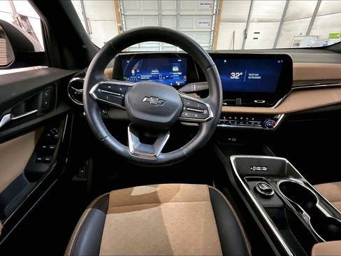 Used 2025 Chevrolet Equinox ACTIV w/ Safety and Technology Package image 5