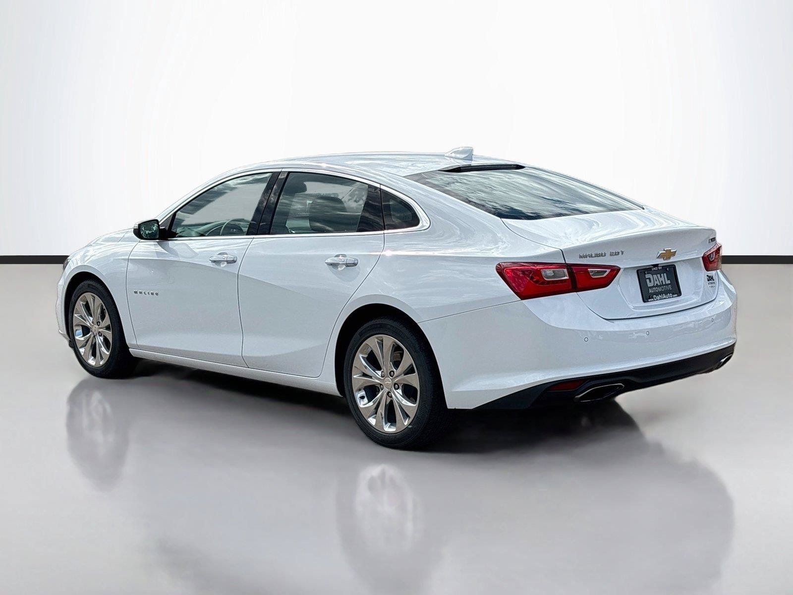 Used 2018 Chevrolet Malibu Premier w/ Driver Confidence Package FWD image 10