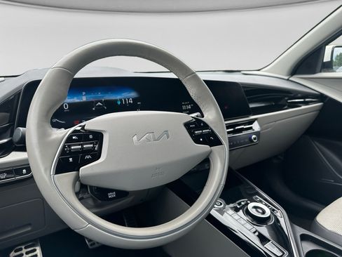 Used 2023 Kia Niro Wave w/ Wave Preserve Package FWD image 6