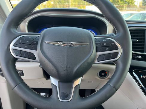 Used 2024 Chrysler Voyager LX FWD image 25