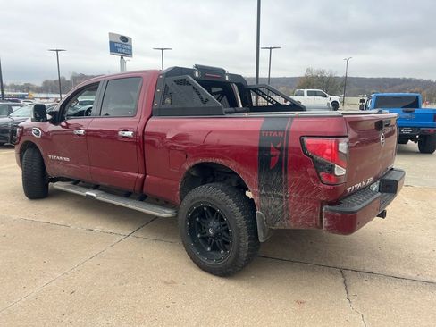 Used 2020 Nissan Titan SL w/ Moonroof Package image 5