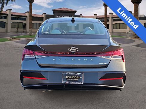 Used 2025 Hyundai Elantra Limited image 7