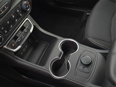 Used 2024 GMC Terrain SLE image 20