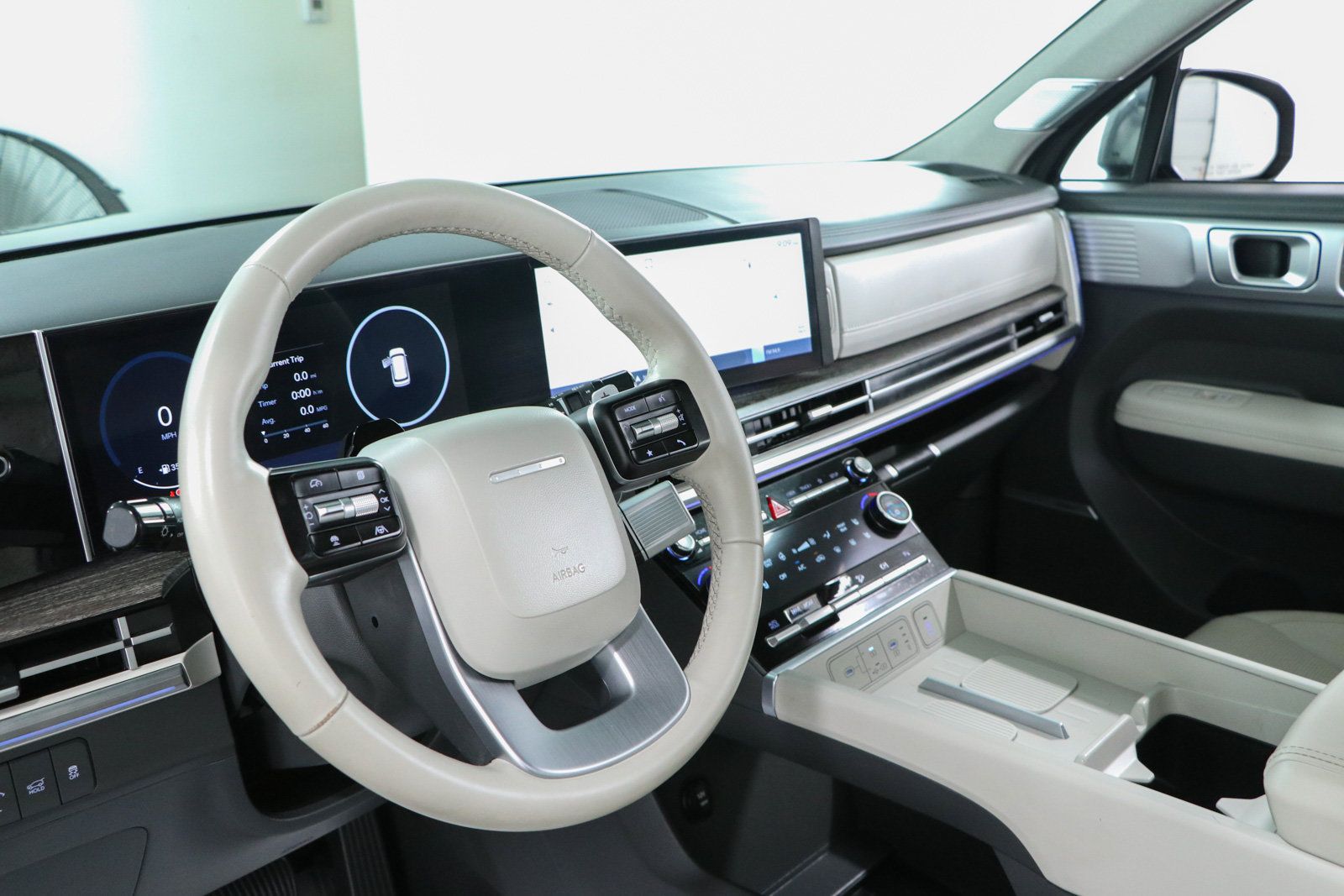 Used 2025 Hyundai Santa Fe Limited FWD image 24