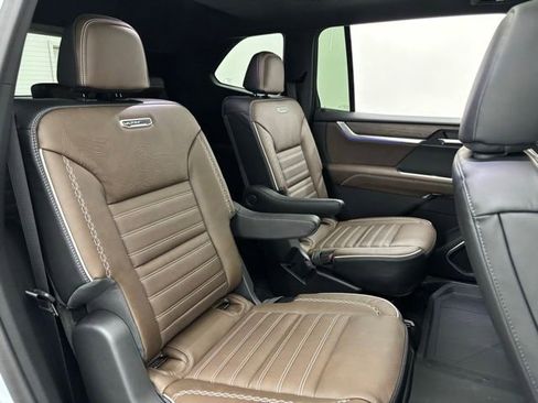 New 2026 GMC Acadia Denali Ultimate w/ LPO, Floor Liner Package AWD/4WD image 42
