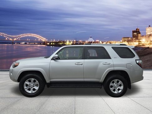 Used 2024 Toyota 4Runner SR5 Premium image 2